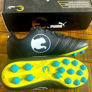 NEW- Puma boys cleats size 13